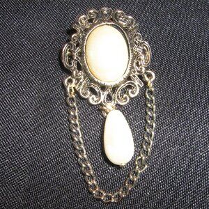 Vintage Pearl Dangle Brooch. $5.00 AS AN ADD ON